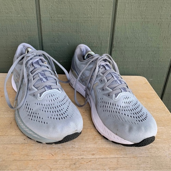 Asics​ Gel Kayano 28 Running Trainers Shoes Silver & White Platinum Mens Size 11 - Picture 2 of 12